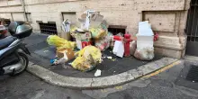 Salasso rifiuti, quest'anno la Tari aumenta ma la citt&agrave; &egrave; ancora sporca