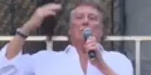 Ecco gli idoli della sinistra. Iacchetti tra auguri di morte e insulti: "Sono comunista!"