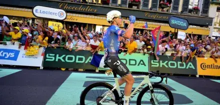 Philipsen si sblocca al Tour, Pogacar in controllo