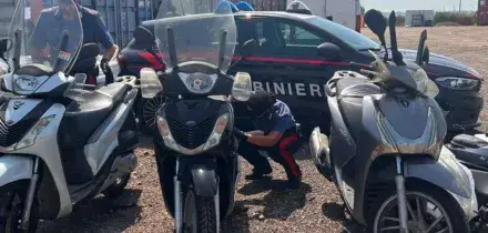 Scoperto traffico illecito di moto nei container a Roma, 3 fermi e 2 denunce
