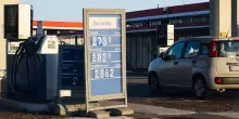 Prezzi benzina e diesel in rapida salita: la corsa sfrenata dei costi alla pompa