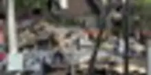Ucraina, le vittime a terra dopo l'attacco russo vicino a Kiev