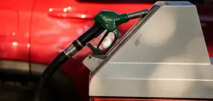 Prezzi benzina ancora in salita: il diesel self service tocca 2,184 euro al litro