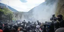 Guerriglia No Tav in Val di Susa: 436 identificati, un milione di danni e 126 agenti in ospedale