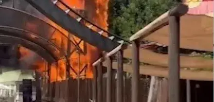 Incendio a Gardaland, fiamme nella zona Far West