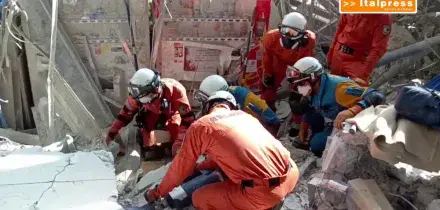 Terremoto Giappone, si continua a scavare tra le macerie degli edifici crollati