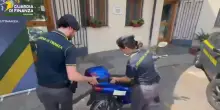 Scooter venduti come biciclette elettriche, maxi sequestro in tutta Italia