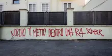 Scritta della vergogna con sigla Br contro Nordio: &ldquo;Ti metto dentro una R4&rdquo; | GUARDA