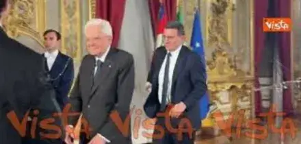 Applauso per Mattarella al termine del suo intervento a cerimonia Ventaglio con Stampa Parlamentare