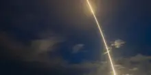 Cina, lanciato nello spazio un nuovo satellite per la trasmissione dati