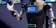 La mano che unisce uomo e robot: cos&igrave; nasce l'alleanza italiana della nuova robotica