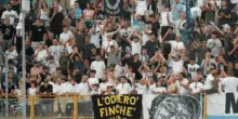 Tremila tifosi biancocelesti invadono Ascoli per continuare la contestazione contro Lotito. Una passione infinita nonostante tutto