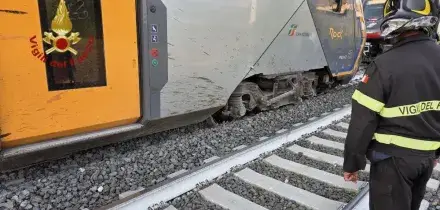 Mucche sui binari, treno deraglia a Roma nord. Paura per 450 passeggeri