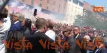 I tifosi salutano Baresi con cori e fumogeni