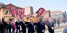 Una marea rossonera per Baresi, a Milano l'ultimo saluto al &ldquo;Piscinin&rdquo;