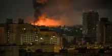 Attacchi russi nella notte vicino Kiev, tre morti tra cui un bambino