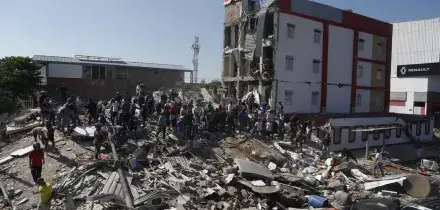 Terremoto in Colombia, decine di vittime sotto i palazzi crollati