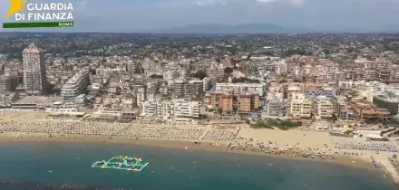 Controlli Gdf litorale sud romano, sequestrati 21 mila articoli contraffatti