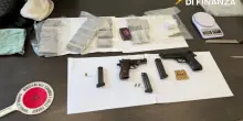 Napoli, sequestrati a Casavatore 2 kg di hashish e tre pistole. Un arresto