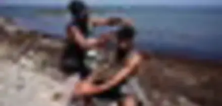 Ceuta, l'attesa dei migranti tra spiaggia e centro d'accoglienza