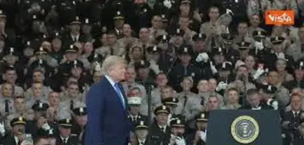 Trump entra ballando sulle note di 'God Bless U.S.A.' a un evento nello Stato di New York