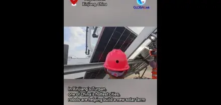 Cina: robot aiutano a installare pannelli solari nello Xinjiang