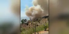 Incendio a Taormina, le fiamme minacciano le abitazioni