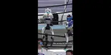 Cina, un robot umanoide festeggia la vittoria "mettendosi in posa"