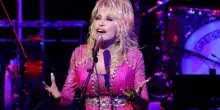 Lutto nella musica, morta a 80 anni la cantante country Dolly Parton