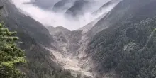 Tibet, una frana al confine con il Nepal travolge strade e infrastrutture