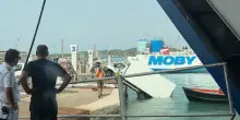 Furgone finisce in mare, apprensione e ritardi al porto di Piombino
