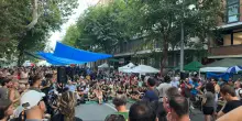 Spin Time, feste e strada di nuovo chiusa nel week end. Residenti: "Ora basta"