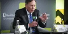Il generale Petraeus: &ldquo;In Iran la sfida &egrave; sul controllo dei flussi energetici. L'Ucraina? L&igrave; si anticipa il futuro della guerra&rdquo;