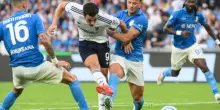 Baturina e Douvikas piegano il Napoli al Maradona, vince il Como 2-1