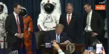 Trump firma ordine esecutivo a Houston per creare US Space Academy