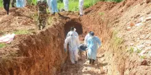 In Nepal si aggrava il bilancio delle vittime, oltre 1000 i morti