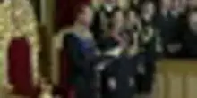 Re Haakon VIII di Norvegia presta giuramento davanti al Parlamento