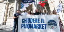 Torino, violenta una 13enne nel minimarket. Il Gip lo scarcera: "Era dispiaciuto". Insorge FdI