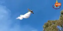 Incendi Taormina, in azione 3 squadre dei Vigili del Fuoco supportate da Canadair ed elicottero