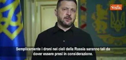 Zelensky: Cieli della Russia non sono pi&ugrave; sicuri, compagnie aeree prendano nota