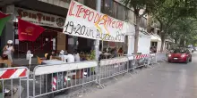 Spin Time, palazzo uso uffici e "inagibile" ma gli occupanti hanno ottenuto la residenza