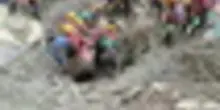 Alluvione in Nepal: due operai tratti in salvo da una galleria