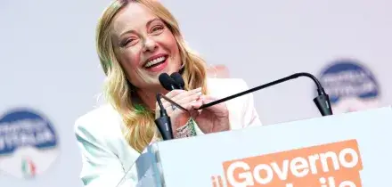 Bari, Meloni celebra la longevit&agrave; del governo: "Mai mollato, non lo far&ograve; adesso"