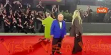 Venezia 83, Lino Banfi sfila sul red carpet del film "The Echo Chamber" alla Mostra del Cinema