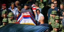 Belgrado, funerali solenni per il "boia" Mladic. Polemica internazionale