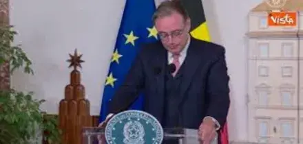 Premier belga De Wever in italiano: Grazie per l'accoglienza calorosa, anche "in senso letterale"