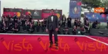 Venezia 83, Adriano Giannini elegantissimo sul red carpet del film "L'estranea"