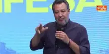 "Matteo, Matteo", Salvini accolto da applausi e cori all'evento della Lega sulla Manovra