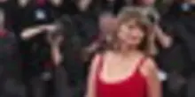 A Venezia Penelope Cruz in rosso, Bardem e Ben Affleck sul red carpet
