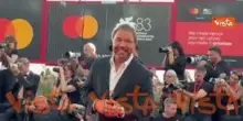 Stephen Graham posa per i fotografi sul red carpet di Venezia 83